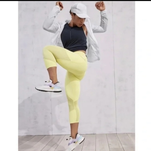 Athleta Mesh Contender Capri Leggings - Picture 9 of 9